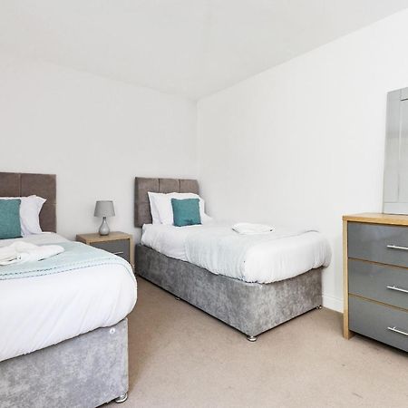Opp B'Ham - Freshly Refurbished Walls And Carpets! Big Savings Booking 7 Days Or More! Apartamento Marston Green Exterior foto
