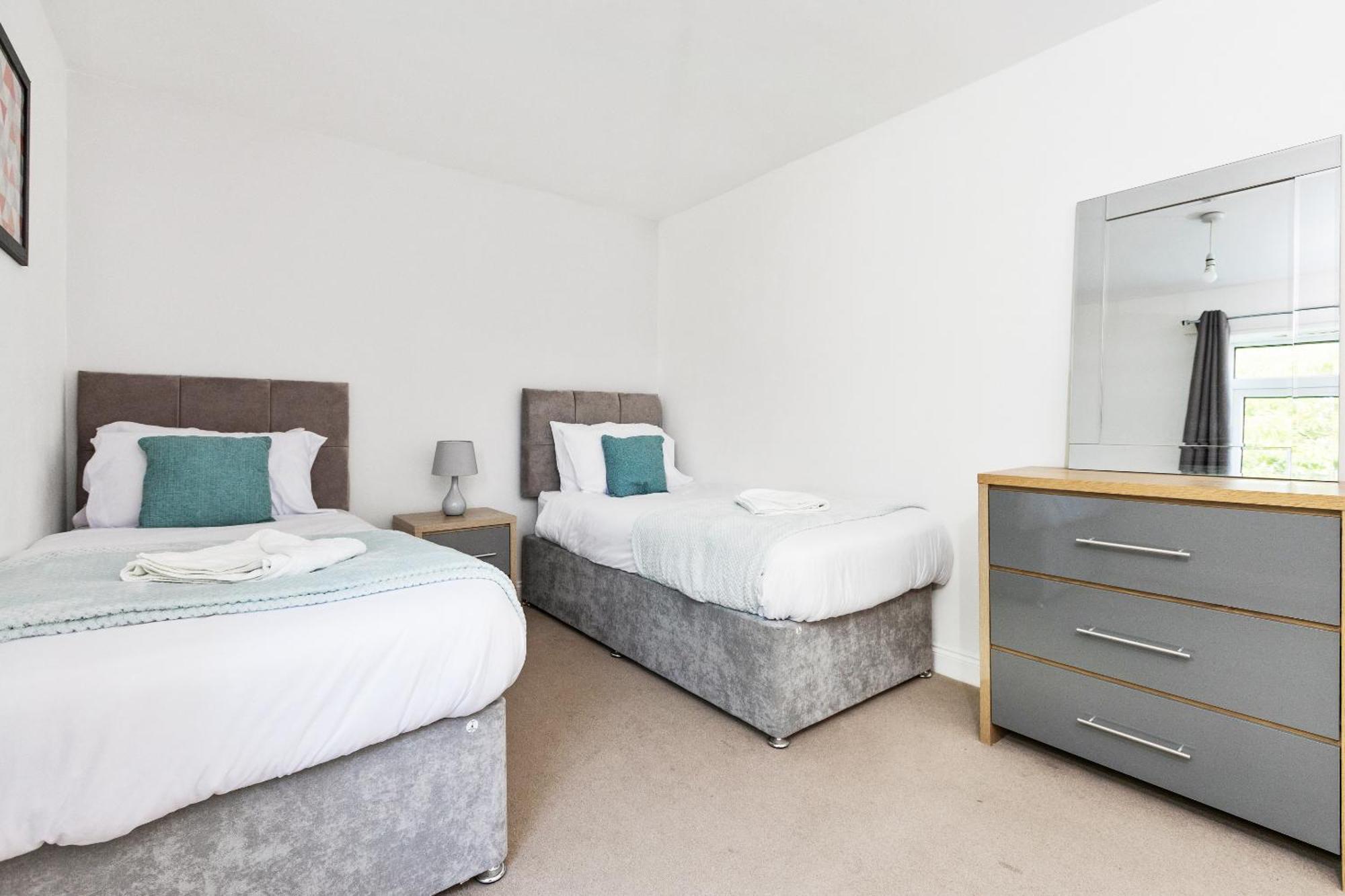 Opp B'Ham - Freshly Refurbished Walls And Carpets! Big Savings Booking 7 Days Or More! Apartamento Marston Green Exterior foto